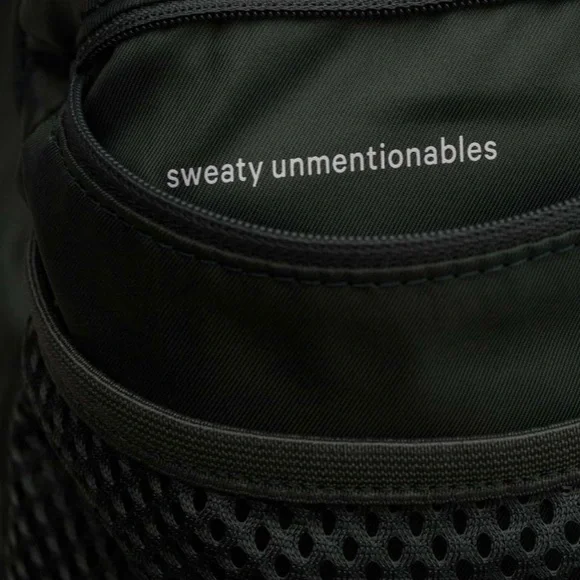 EUC ๐ Lululemon Fast Track Duffel (Heatproof Pocket 19L) Dark Forest - Picture 7 of 16